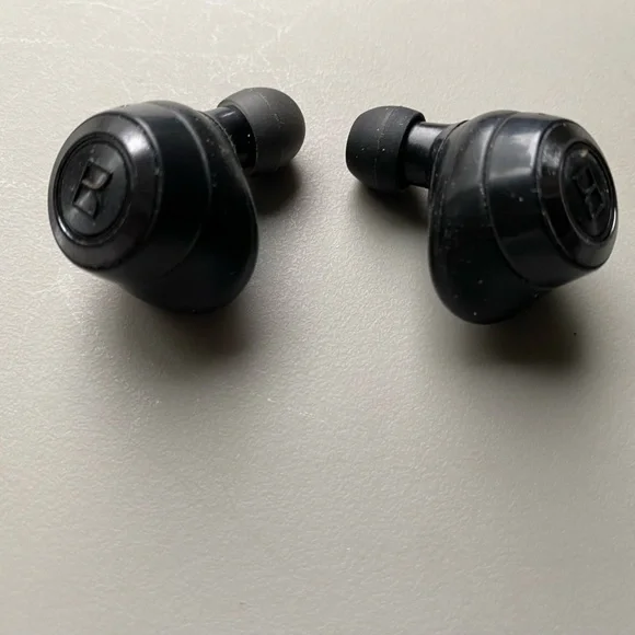 Monster Achieve 100 Airlinks Earbuds
